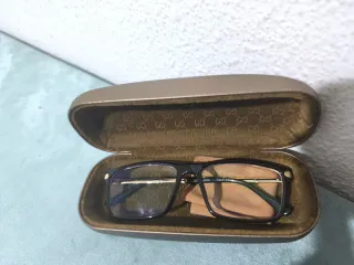 Gafas Gucci Negras y Doradas