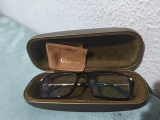 Gafas Gucci Negras y Doradas