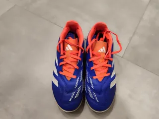 Botas de fútbol Adidas predator azules y naranjas