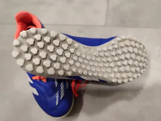 Botas de fútbol Adidas predator azules y naranjas