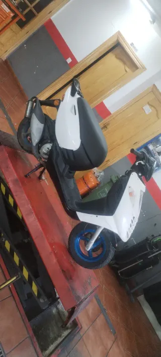 Aprilia Sonic 50 Scooter