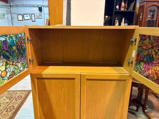 ARMARIO CON VIDRIERA