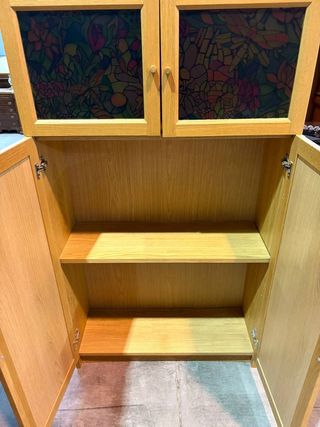 ARMARIO CON VIDRIERA