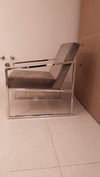 Butaca moderna gris y plateada
