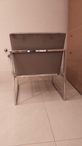 Butaca moderna gris y plateada