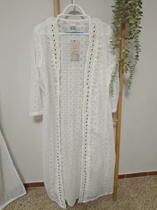 Caftán blanco de encaje