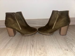 Botines de tacón verde oliva/caqui