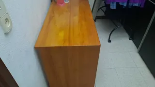 Escritorio de madera con silla