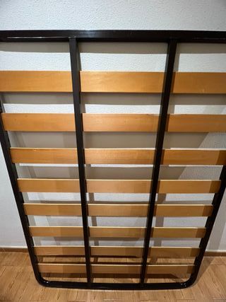 Somier de madera y metal. En perfecto estado.