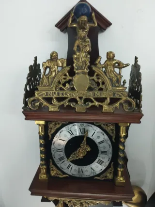 Reloj de pared holandés antiguo