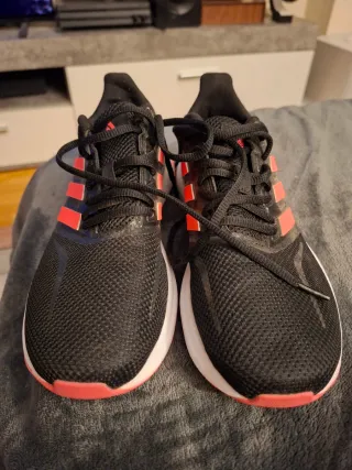 Zapatillas Adidas Running Negras y Rojas