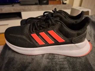 Zapatillas Adidas Running Negras y Rojas