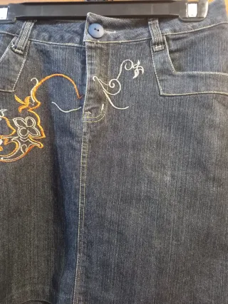 Falda vaquera bordada talla XL