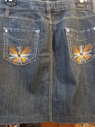 Falda vaquera bordada talla XL