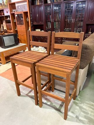 2 TABURETES DE MADERA