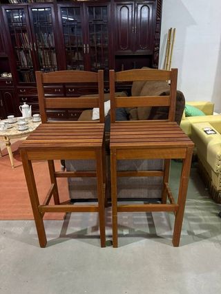 2 TABURETES DE MADERA