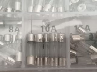 Caja de fusibles surtidos