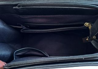 Borsa nera con dettagli oro