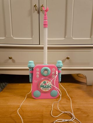 Karaoke infantil con micrófonos