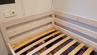 Cama de madera blanca Flexa