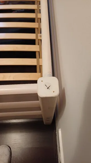 Cama de madera blanca Flexa