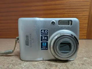Cámara Digital Nikon Coolpix L4 Plata