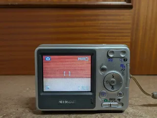 Cámara Digital Nikon Coolpix L4 Plata