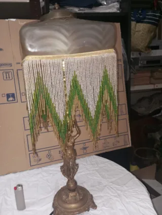 Lámpara de mesa antigua