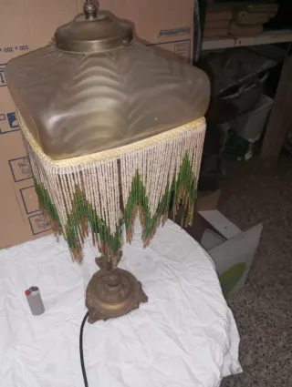 Lámpara de mesa antigua