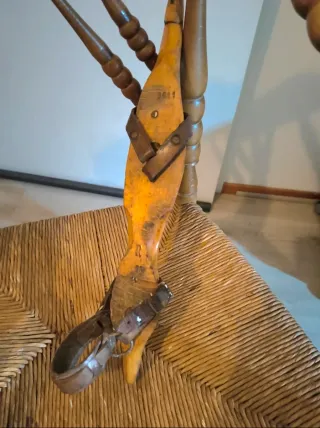 Coppia di pattini da ghiaccio antichi retrò vintage