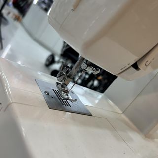 MAQUINA DE COSER SINGER PROMISE 1412 CON CAJA