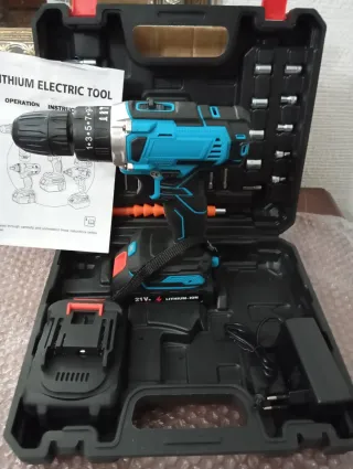 TALADRO ATORNILLADOR 2 BATERÍAS EN SU MALETÍN.