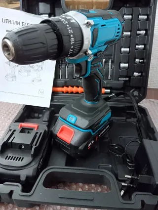 TALADRO ATORNILLADOR 2 BATERÍAS EN SU MALETÍN.