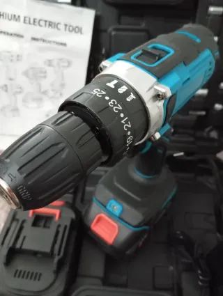 TALADRO ATORNILLADOR 2 BATERÍAS EN SU MALETÍN.