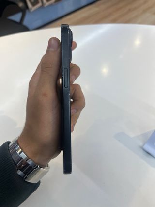 iPhone 15 NEGRO – 256 GB – GARANTÍA 6 MESES