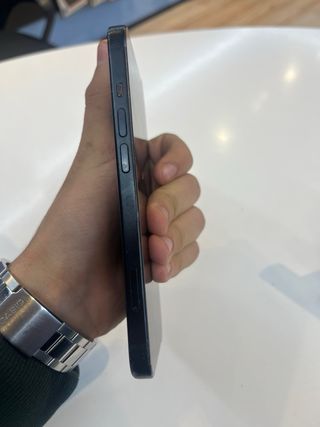 iPhone 15 NEGRO – 256 GB – GARANTÍA 6 MESES