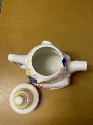 Teiera in ceramica a forma di elefante