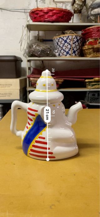 Teiera in ceramica a forma di elefante