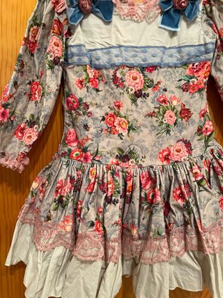 Vestido niña floral con volantes