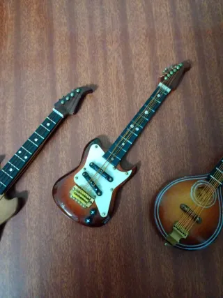 3 Mini Guitarras Madera Decorativas