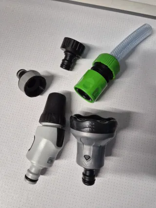 Kit irrigazione con raccordi e tubo