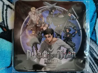 Ataque a los Titanes Caja Regalo