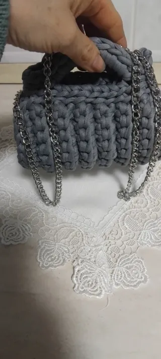 Mini bauletto uncinetto con catena