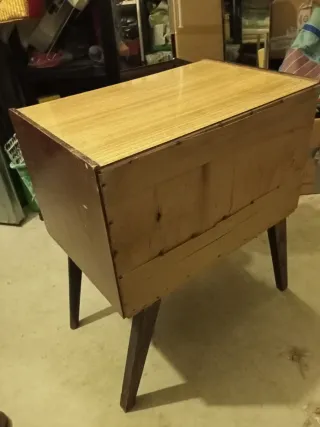 Mesita de noche vintage años 50-60.