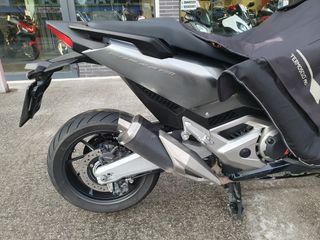 HONDA FORZA 750 24' con 9.000 km