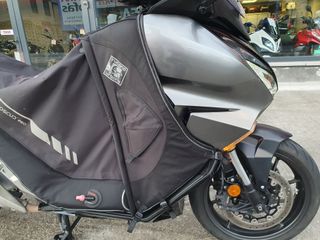 HONDA FORZA 750 24' con 9.000 km