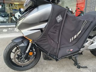 HONDA FORZA 750 24' con 9.000 km