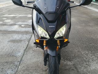 HONDA FORZA 750 24' con 9.000 km