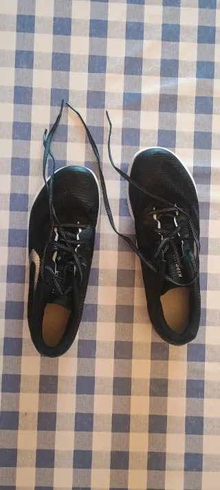 Zapatillas de clavos negras