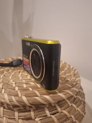 Cámara compacta Samsung PL90 Negra y Amarilla